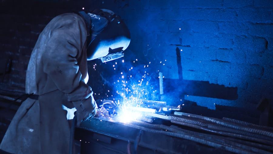 ENTREPRISES INDUSTRIELLES PLUS ACTIVES QUE L'ON AVAIT ANTICIPE