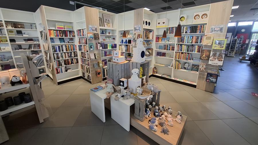 Cockx: mobilier de magasin à vendre
