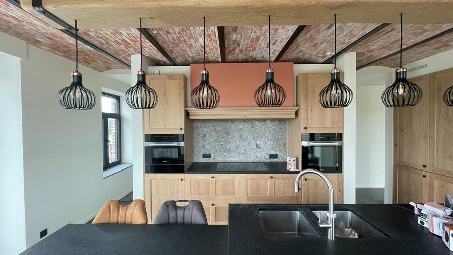 Opgefriste hoeve krijgt karakter en eigentijdse verfijning