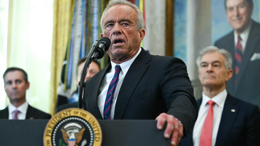 Duits gezondheidsminister wijst Robert F. Kennedy Jr. terecht